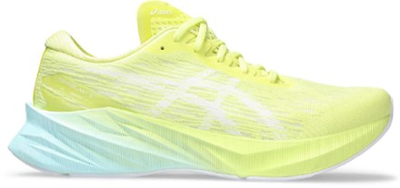 Asics novablast 2025 outlet