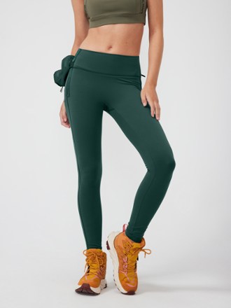 Athleta SALUTATION STASH POCKET CAPRI - Leggings - borealis green/green 