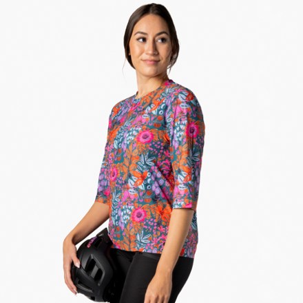 SHREDLY Women's Beyond Tech 3/4-Sleeve Bike Shirt
