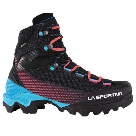 There's a newer version of La Sportiva Aequilibrium ST GTX Mountaineering Boots - Women's