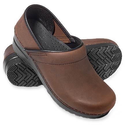 narrow dansko clogs