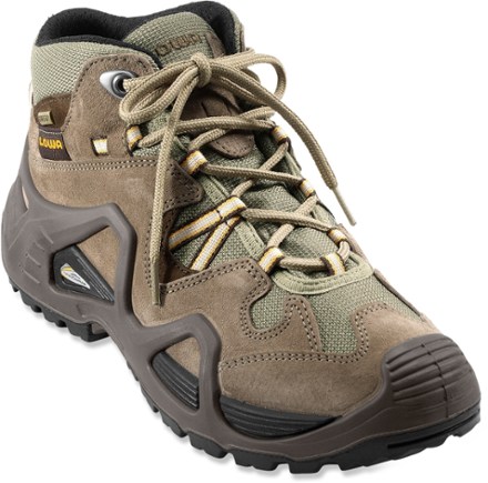 lowa bora gtx qc hiking boots