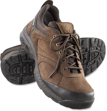 new balance gore tex hiking shoes