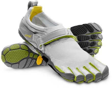 toe running shoes