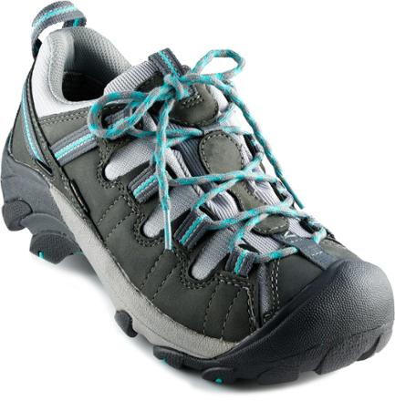 keen hiking shoes womens