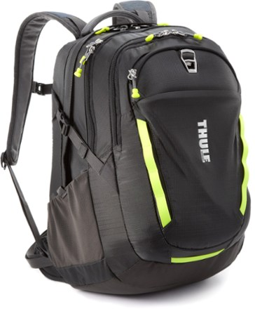 thule 17 inch laptop backpack