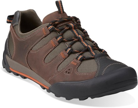 clarks trekking shoes