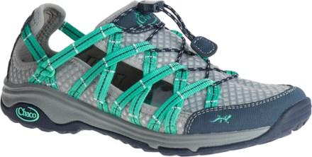 chacos water shoes